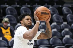 泽马与球迷 泽马与球迷