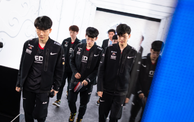 谈判中占据 谈判中占据